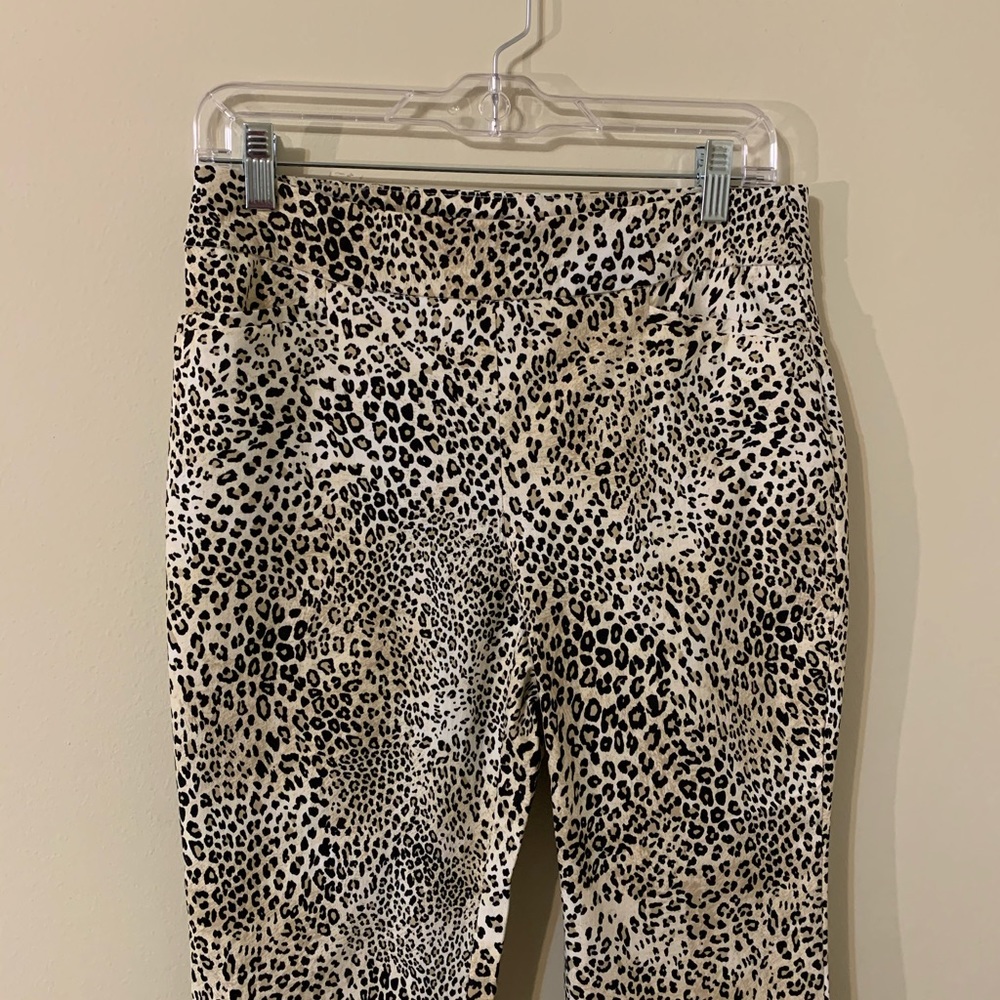 Chico’s Women’s Leopard Print Pants - Size: 0.5P - Picture 4 of 8